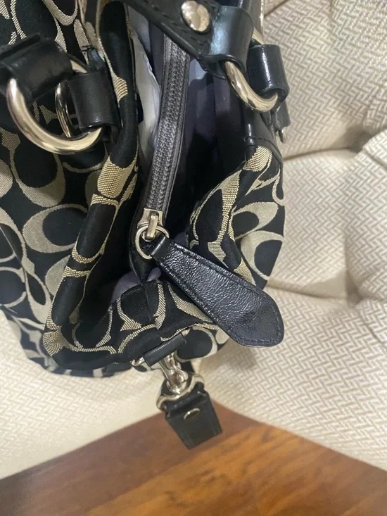 Coach Black and Cream Signature Logo Shoulder Bag with Detachable Strap - Picture 5 of 12